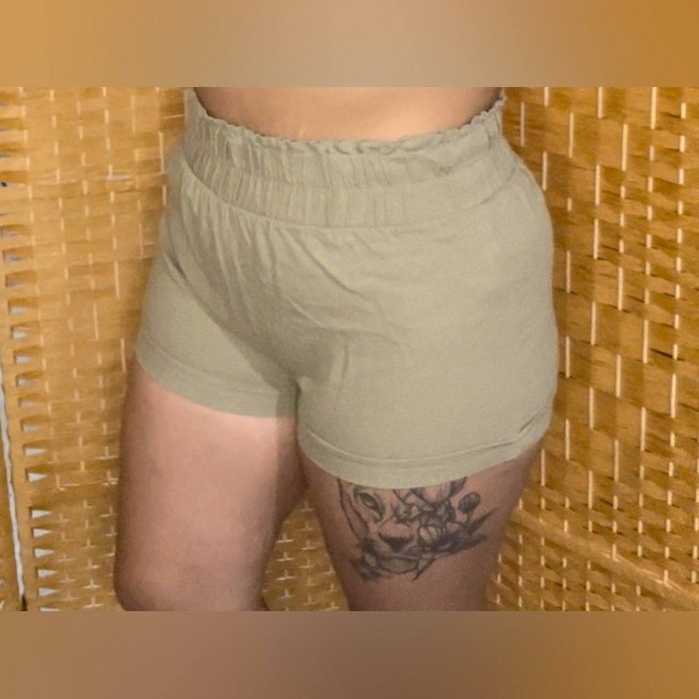 Woman’s khaki shorts
